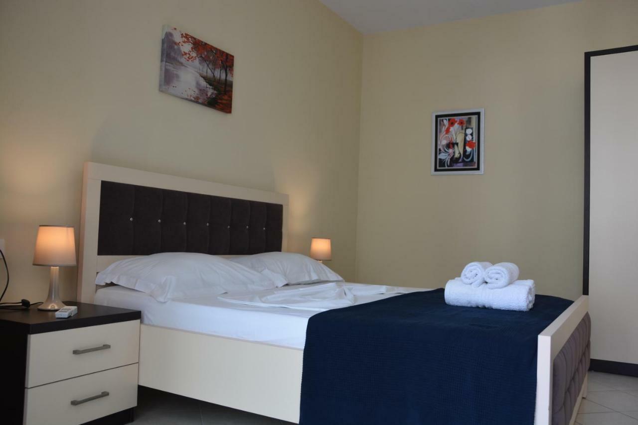 Cava Apartments Sarandë エクステリア 写真